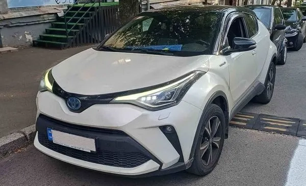 083 Позашляховик на весілля Toyota CH-R 2019 білий