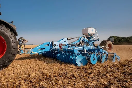 Сівалка, посів зернових та зернобобових.
