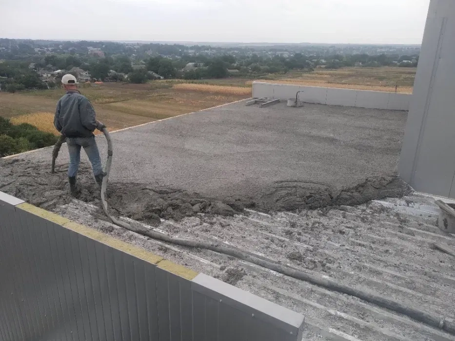 Заливка полістиролбеном. Створення ухилу на покрівлі.