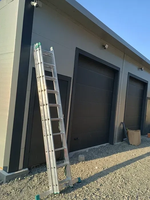 Драбина універсальна (9 метрів) — трисекційна, алюмінієва