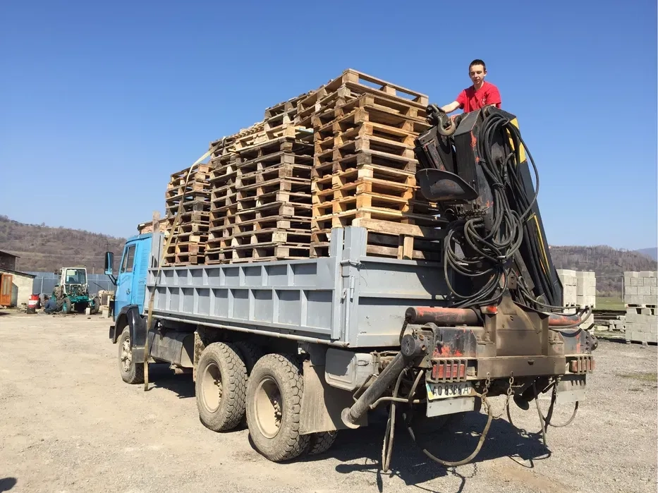 Кран маніпулятор Хуст