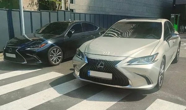 430 Авто на весілля Lexus ES 300h золотий з водієм