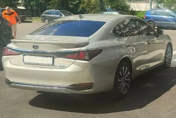 430 Авто на весілля Lexus ES 300h золотий з водієм