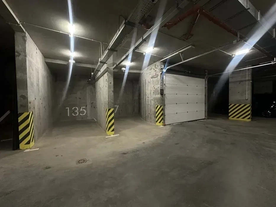 Зручне підземне паркомісце у Парус Сіті