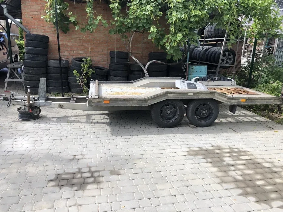 Причіп лавета для перевезення авто