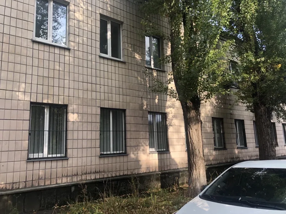 Офісне Приміщення 20 м. кв. біля Севастопольської Площі (Київ). Зручна Транспортна Розв'язка!