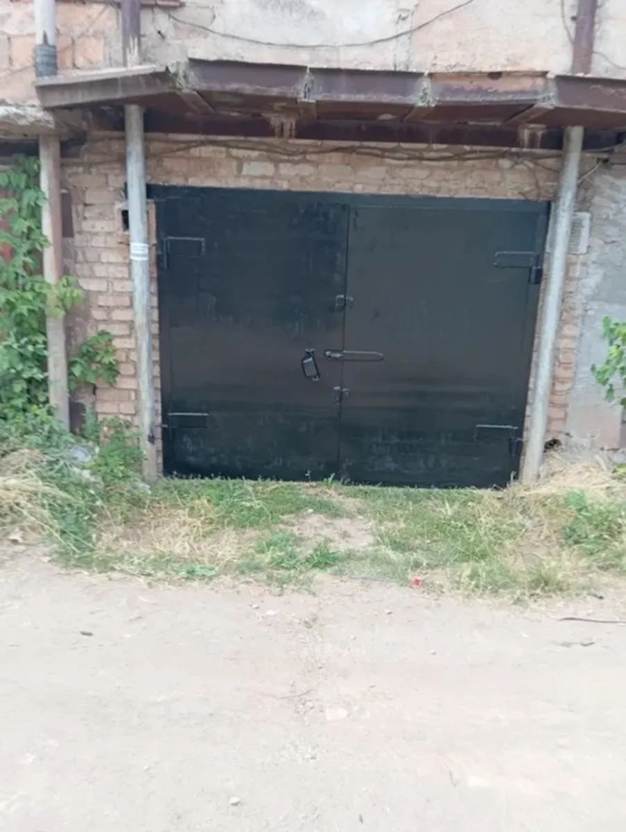 Гараж з ямою та електрикою для авто або зберігання речей