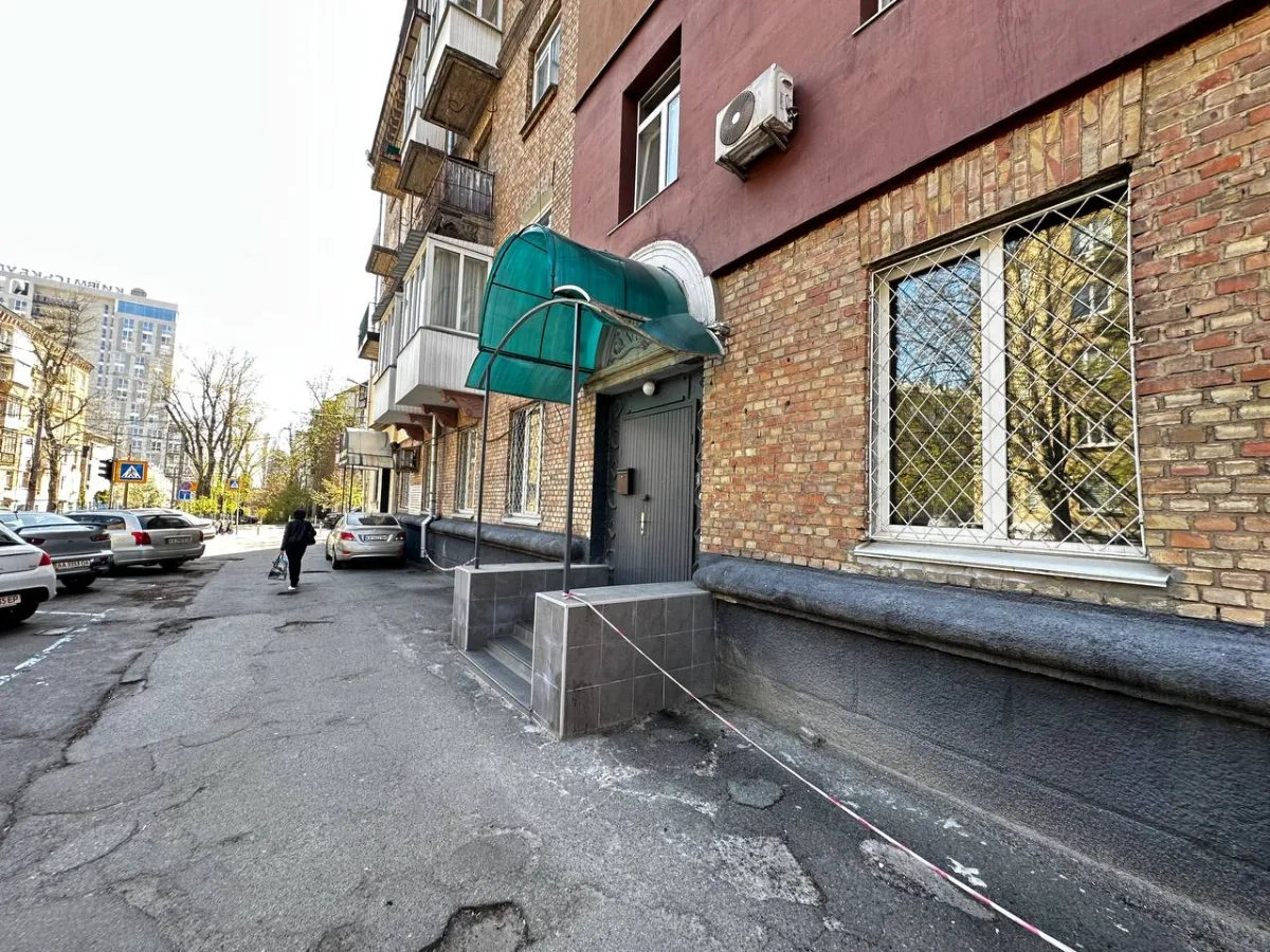Фасадне приміщення 240 м2 в Печерському районі