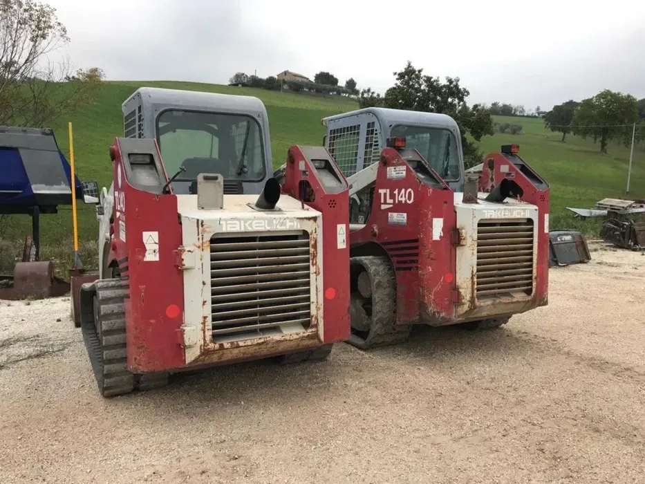 Послуги міні-навантажувача Takeuchi TL140