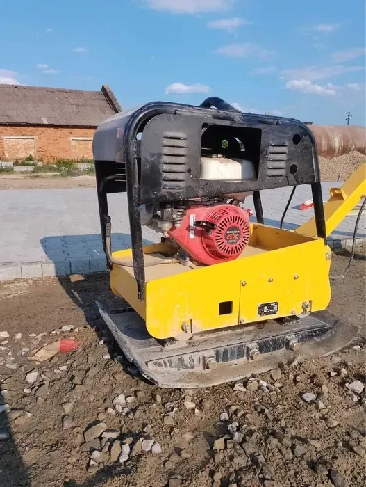 Віброплита (трамбовка з реверсом)