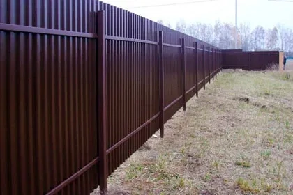 Паркани із профнастилу. Монтаж установок під ключ.