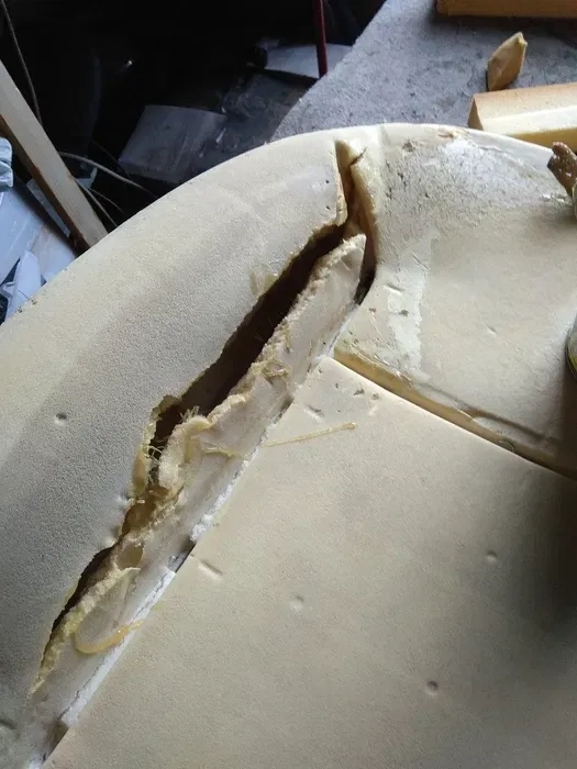 Перетяжка або ремонт автосалону, крісел. Заміна оббивки.