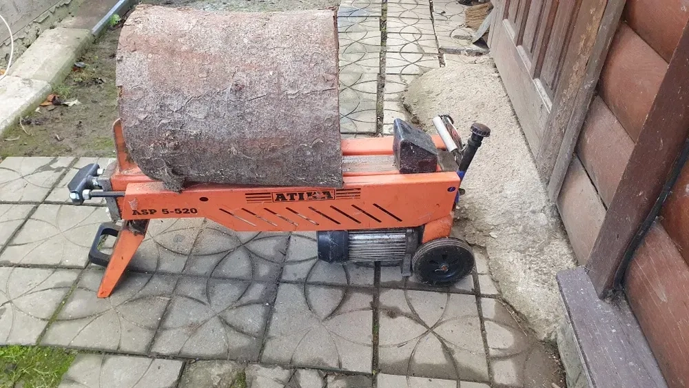 Дровокола, розколює будь-яку деревену без зайвих зусиль!