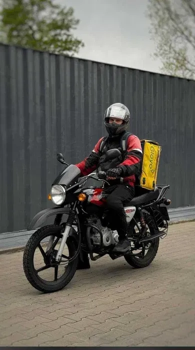 Мотоцикл Bajaj Boxer 150 для кур'єрів