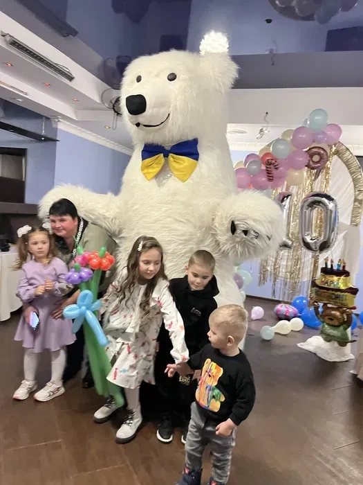 Білий ведмідь – яскравий аніматор для будь-якого свята!