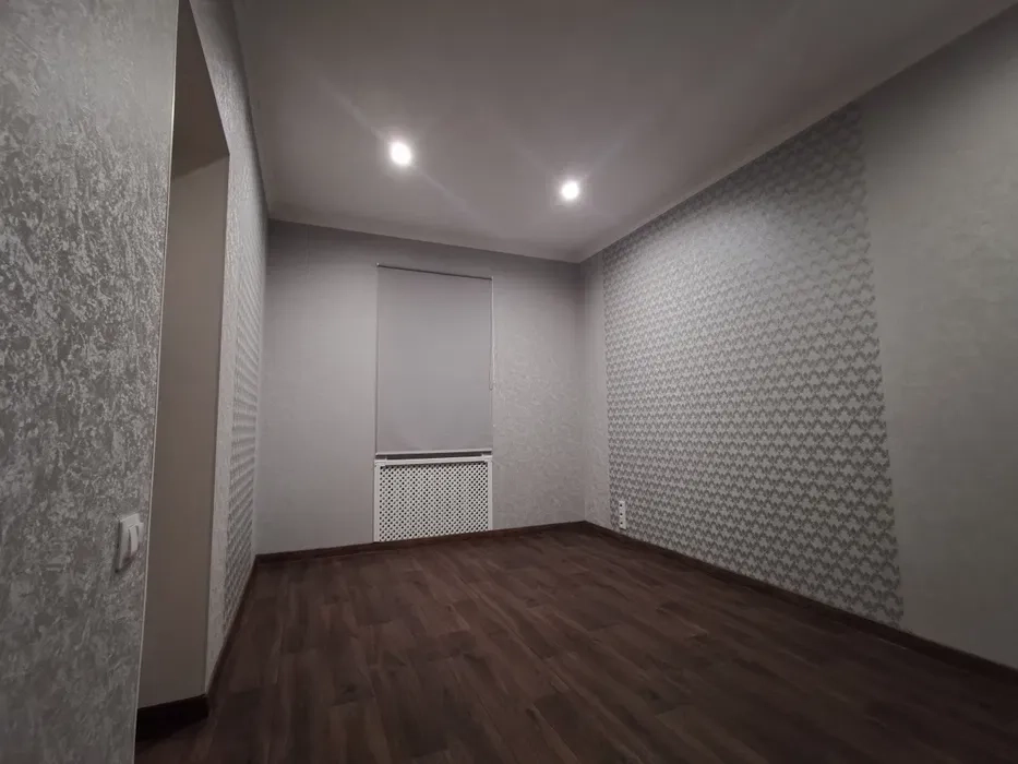 Майстерна поклейка шпалер та комплексні ремонтні роботи для вашої квартири у Запоріжжі.