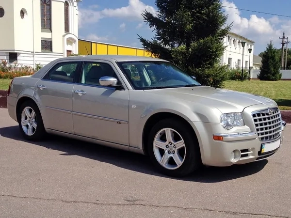 131 Авто на весілля Chrysler 300C шампань замовити