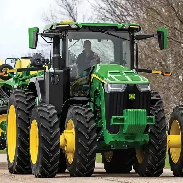Колісний трактор John Deere (з екіпажем)