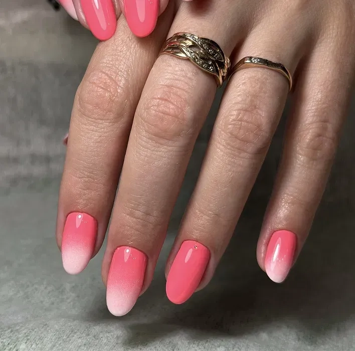 Нігті (нарощування, манікюр та педикюр). Левітана. Світло є!