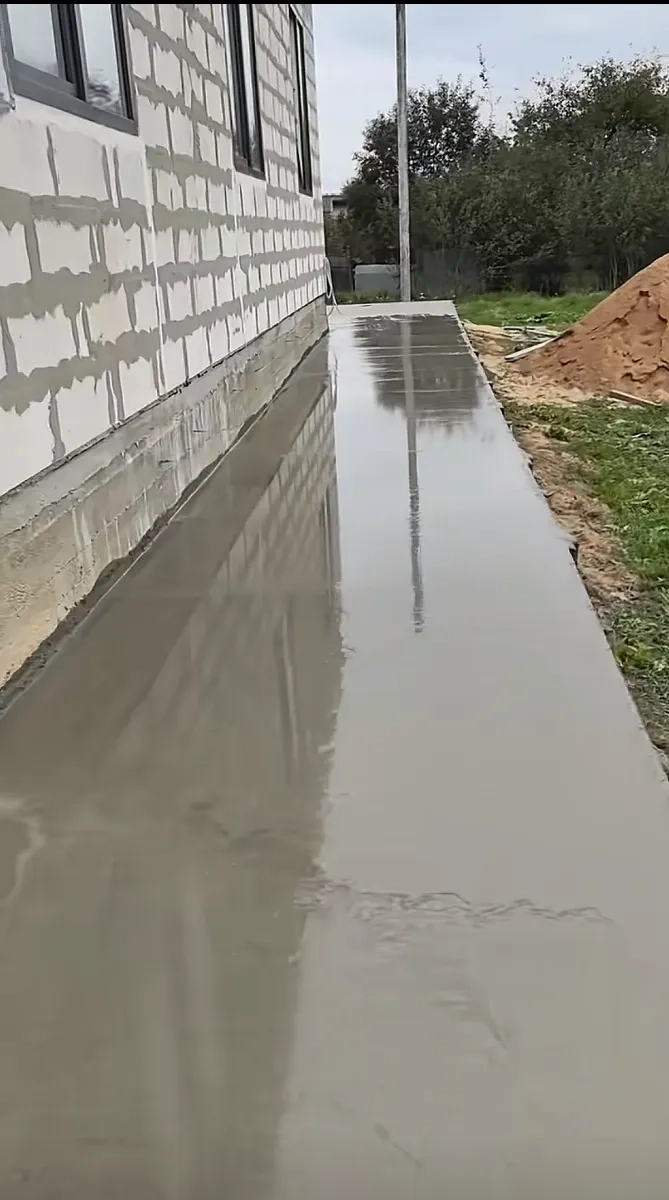 Бетонирование дворов. Устройство отмосток. Фундамент.