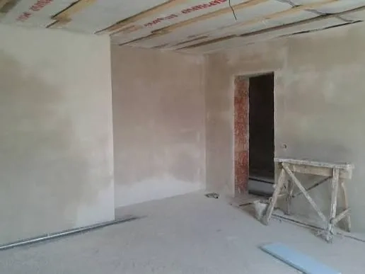 Стяжка підлоги. Встановлення перестінків. Бетонні роботи.