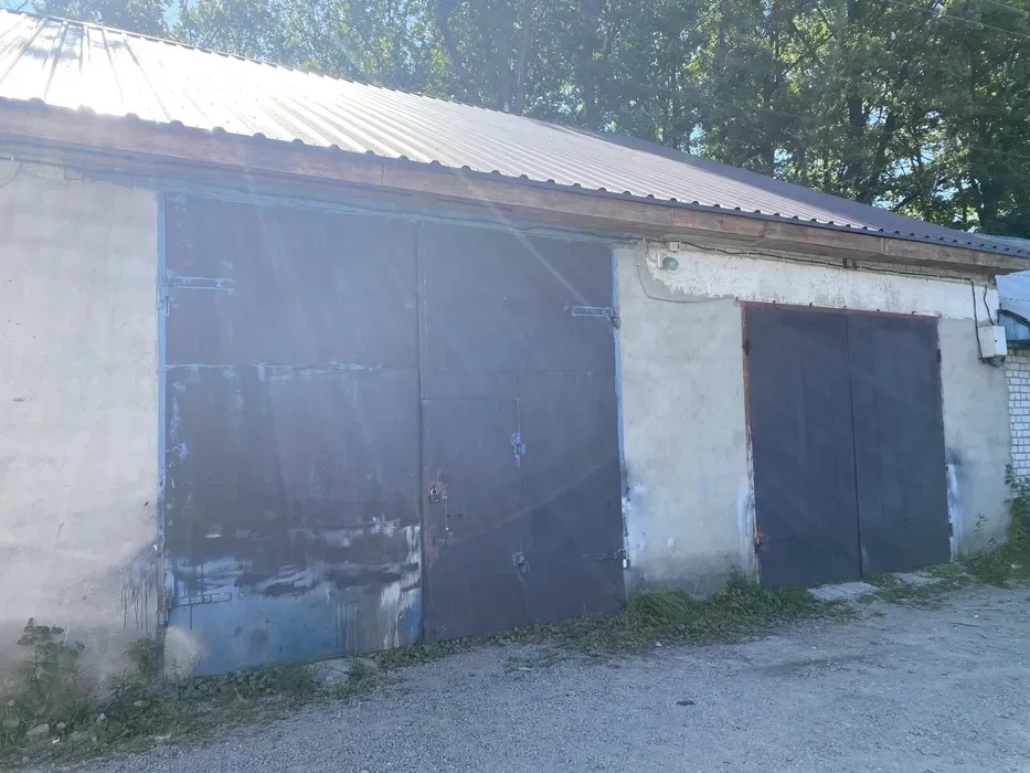 Просторий гараж, зручне розташування