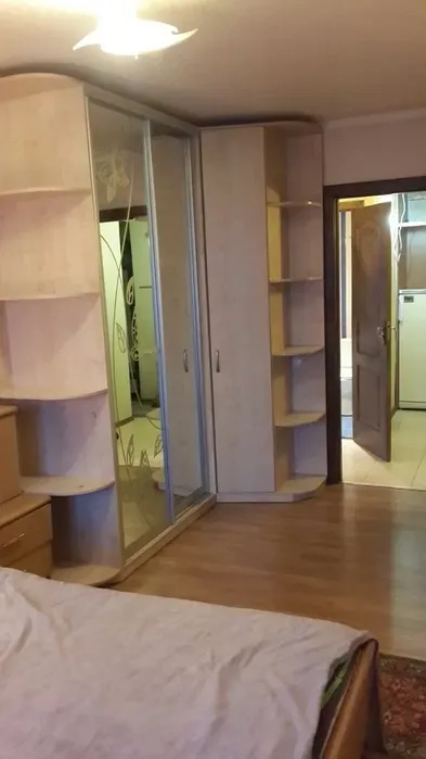 Подобово, на місяць-два метро Деміївська