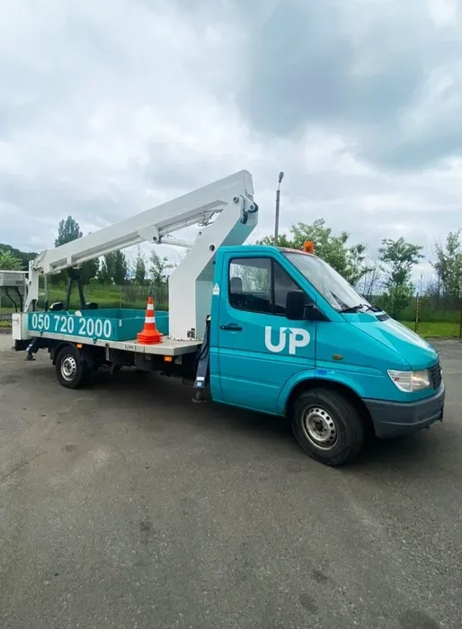 Автовишка малогабаритна, маневрена з верхнім керуванням