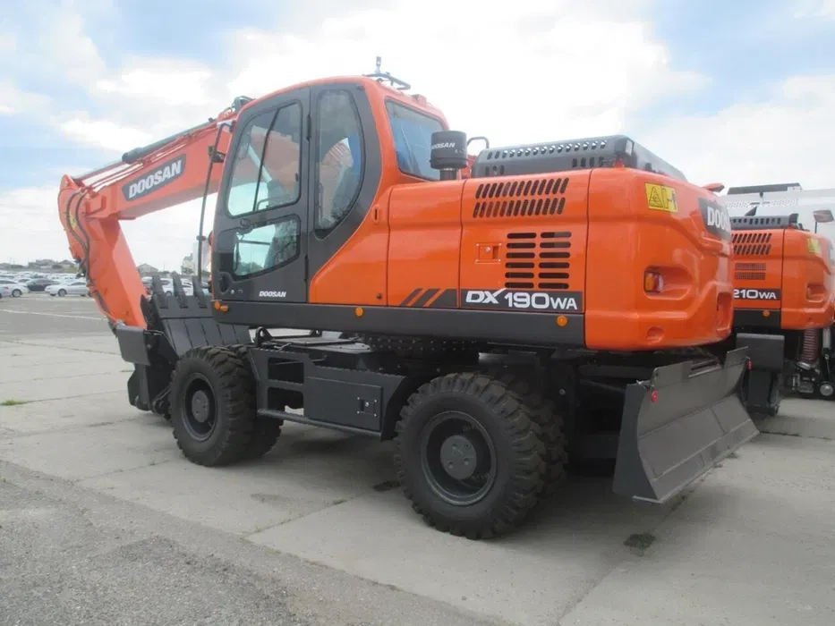 Екскаватор повноповоротний