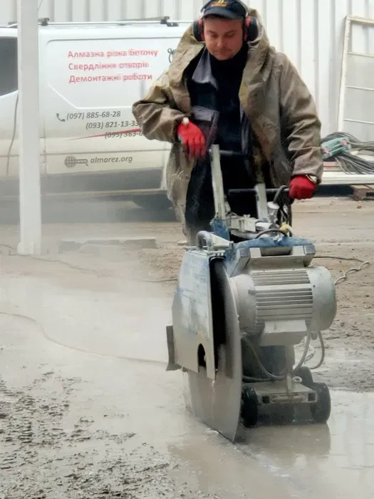 Алмазне різання отворів. Розширення дверних отворів. Свердління отворів