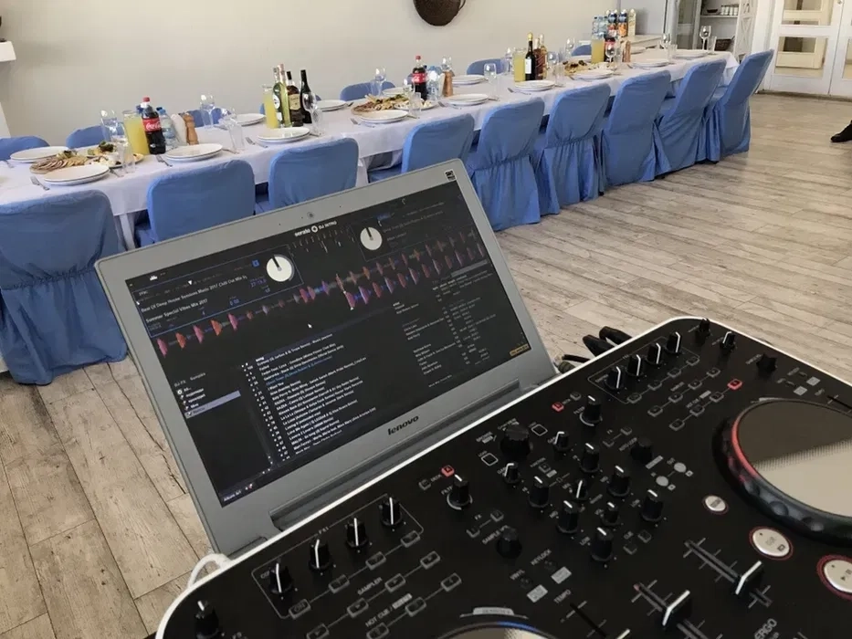 Ді-джей. DJ. На ваше круте свято! Є ФОП.