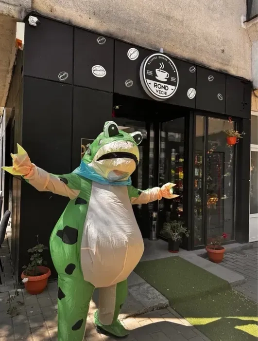 Костюм жаба, ростові ляльки, привітання