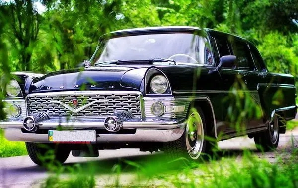 206 Ретро авто на весілля Chayka GAZ-13 чорна 