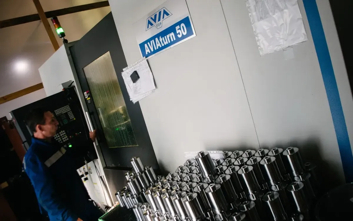 Механічна обробка металу (Токарні верстати DMG CLX 350, Spinner TC450, АVIAturn 50)