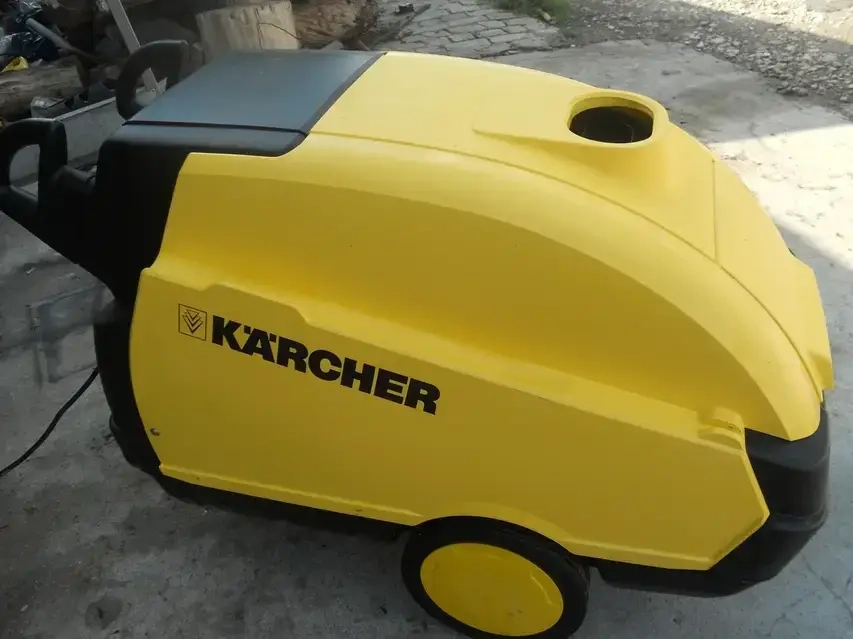 Апарат високого тиску Karcher.