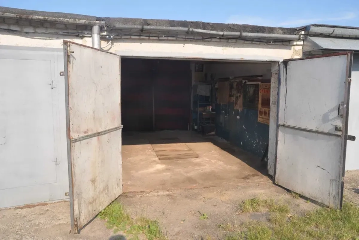 Цегляний гараж: зручна локація