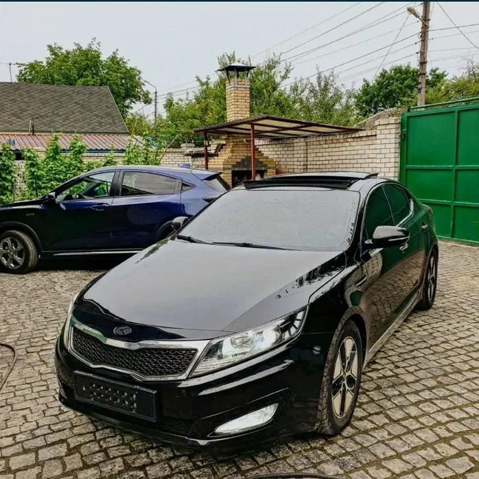 Автомобілі Sonata, Optima, K5, Logan, Accent, Tesla