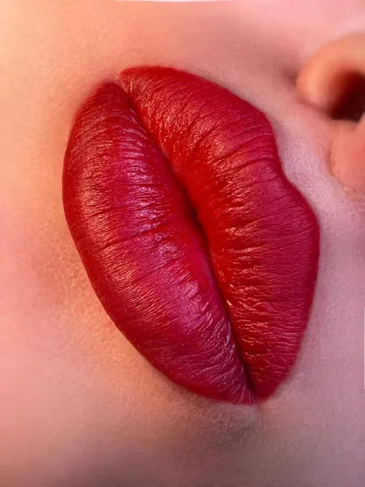 Перманентний макіяж у Києві: пудрові брови, татуаж губ та міжвійка для ідеального образу!