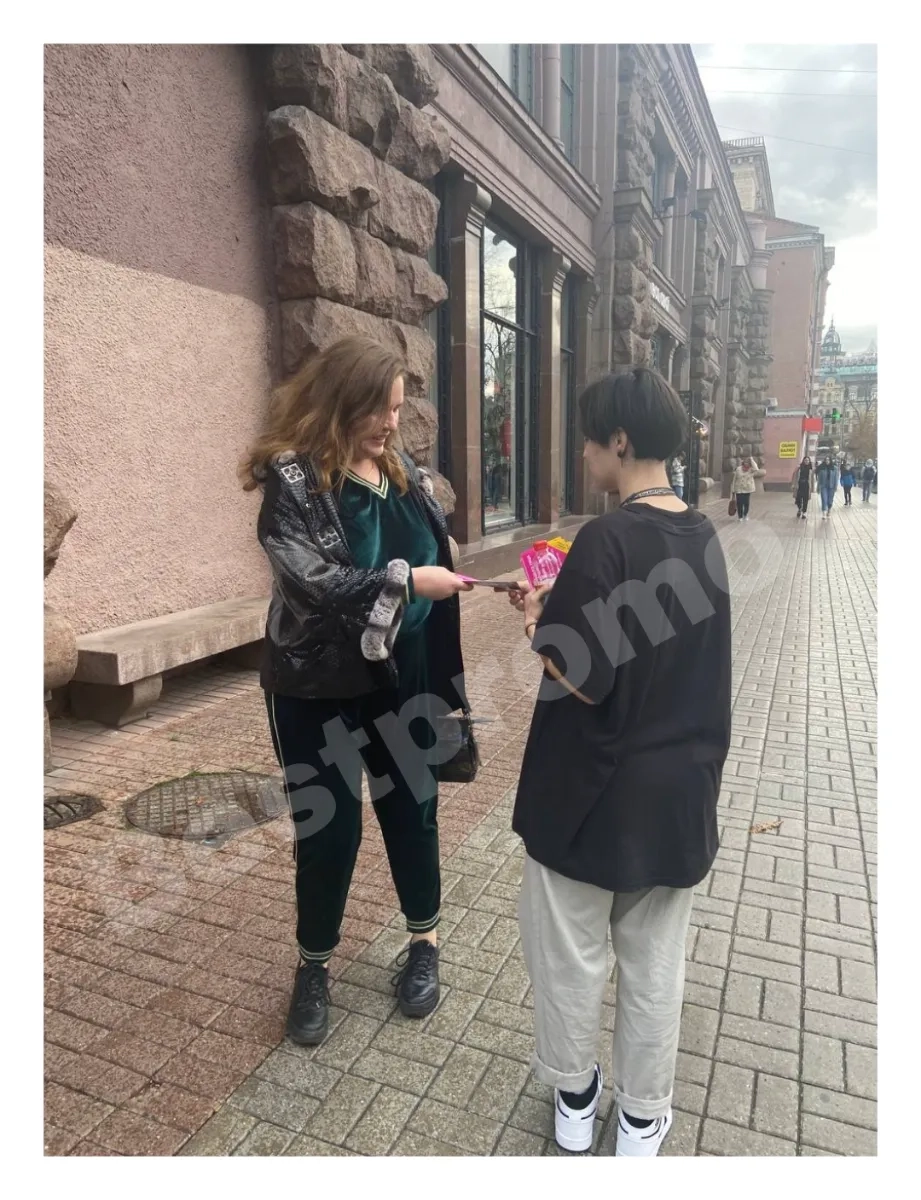 Роздача візиток у Києві — надійно та результативно