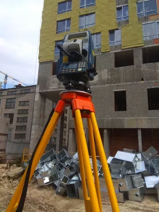 Геодезія, Геодезист зі своїм тахеометром