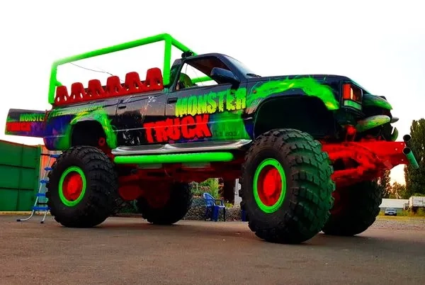 069 Party Bus Monster truck замовити на дитячий день народження