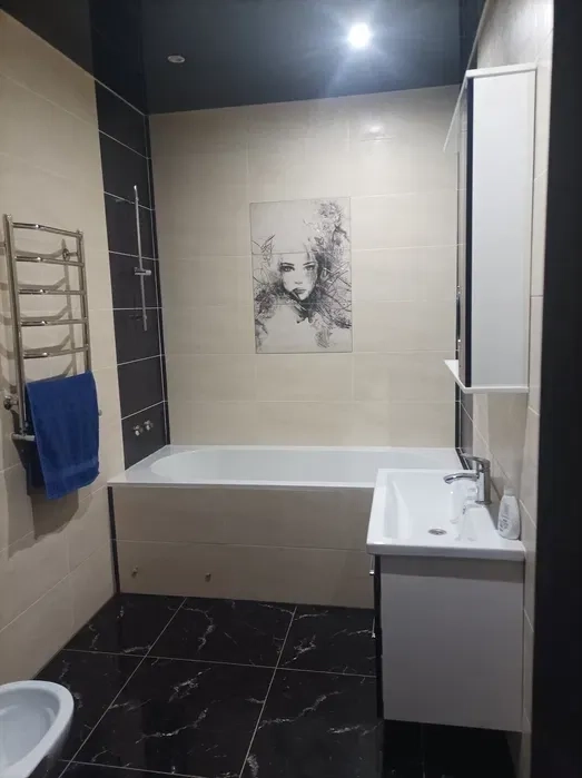 ВІЛЬНА селемо до коменданмької годинидам по добову від власника