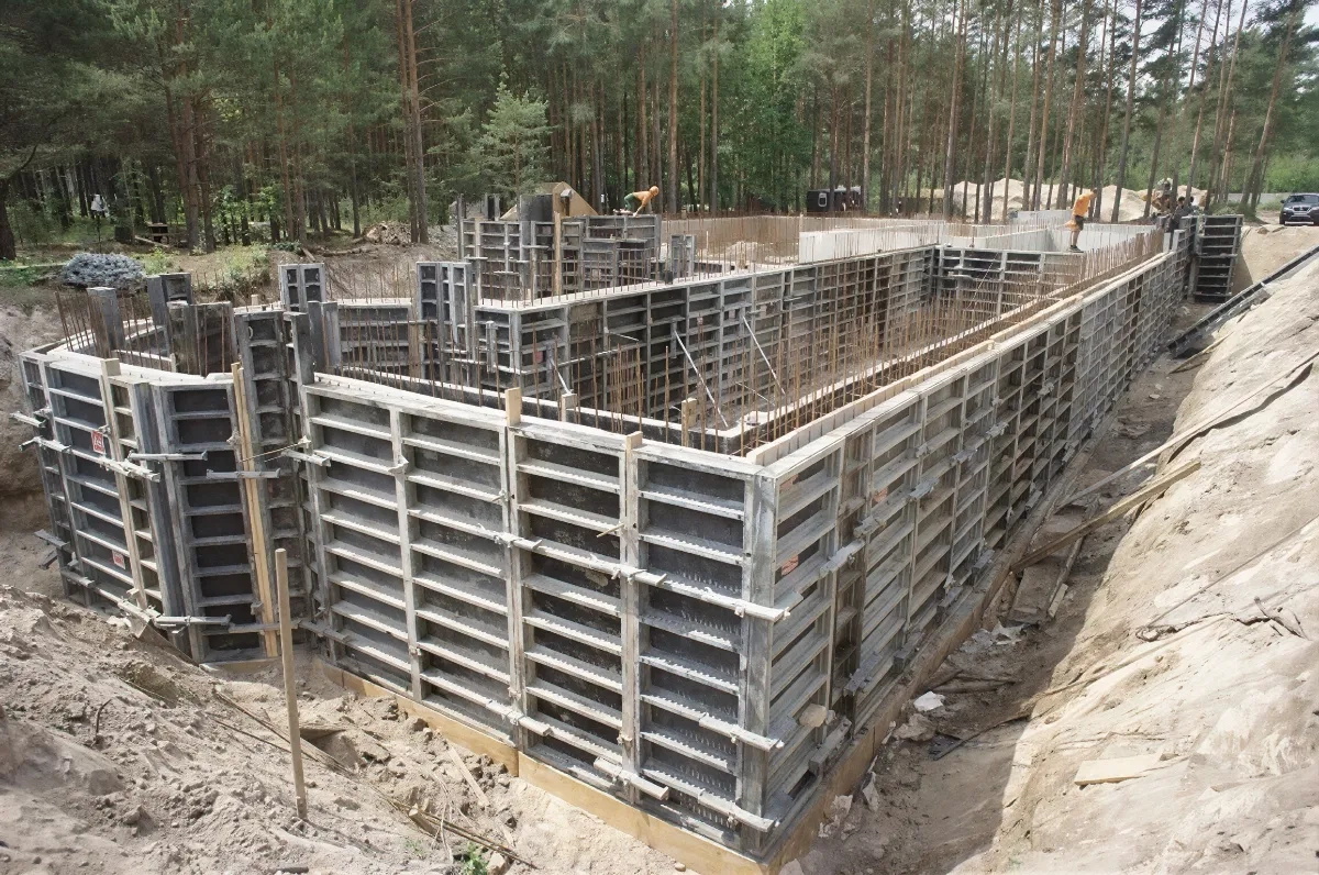 Опалубка для стін та фундаментів