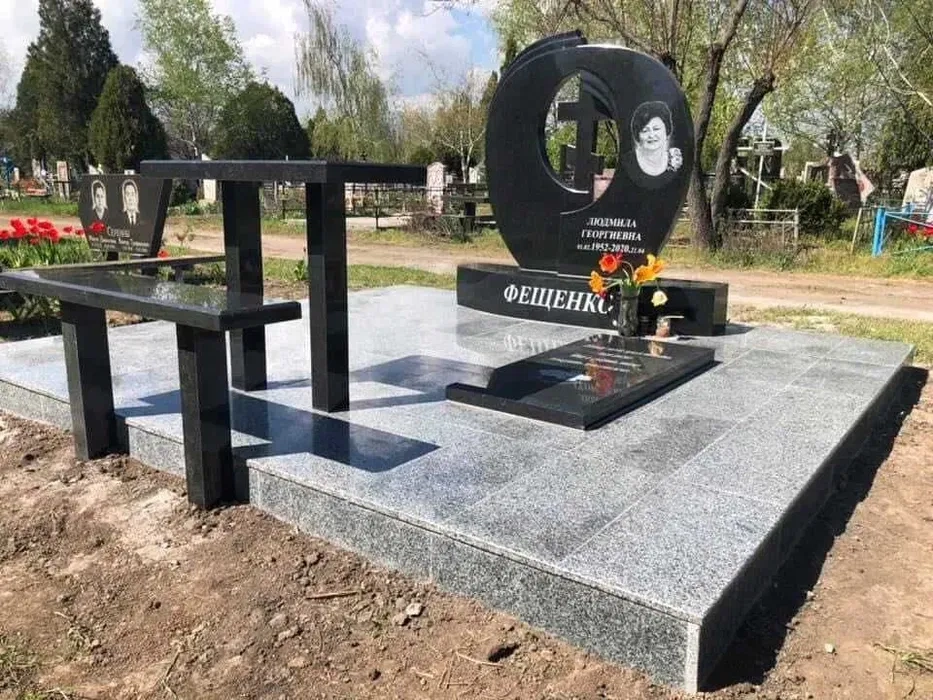 Виготовлення пам'ятників з граніту , любой складності