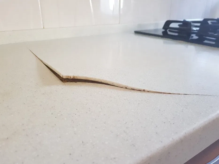 Реставрація стільниці зі штучного каменю, заміна стільниці