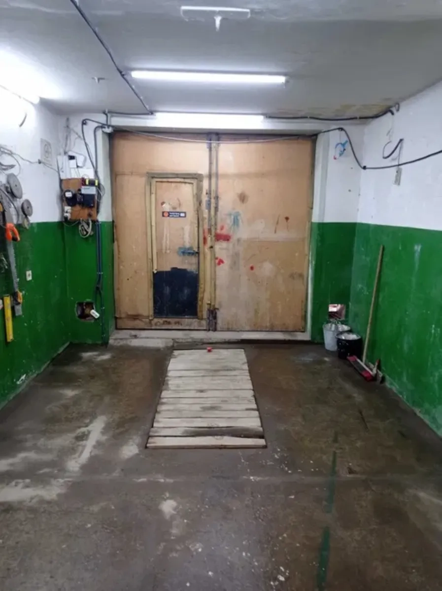 Гараж з необхідним набором інструментів