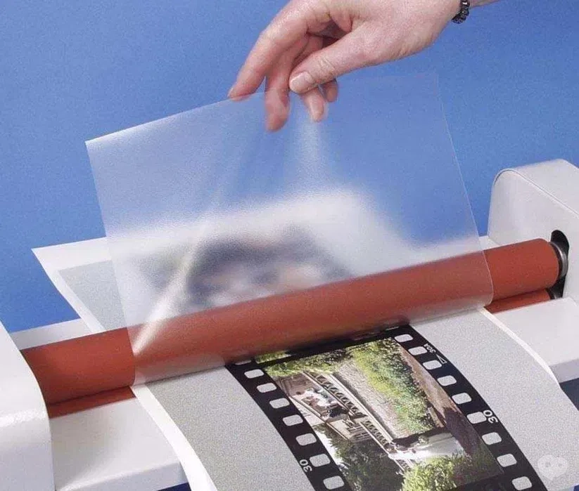 Розламінування документів та безпечне зняття плівки