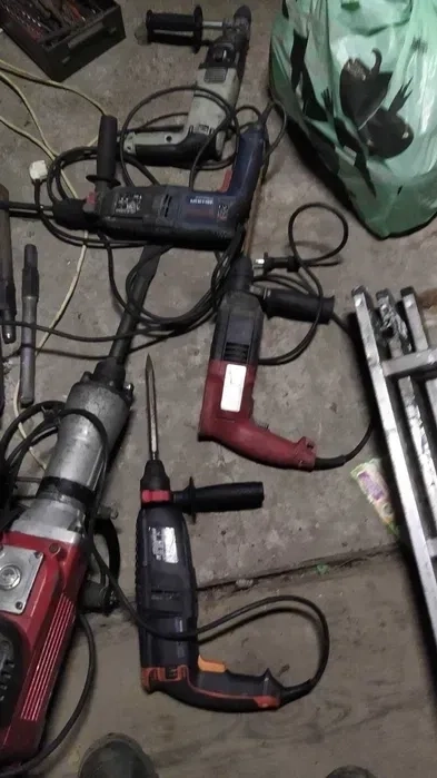 Інструмент: бетонолом, перфоратор, болгарка.