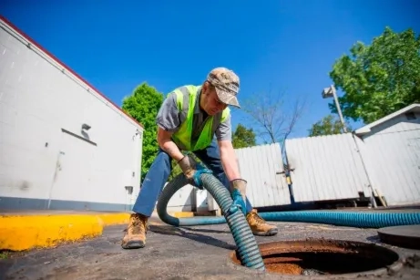 Викачка вигрібних ям у Львові