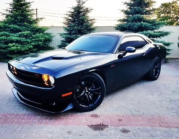 267 Dodge Challenger RT 2018 року 5.7 л з водієм